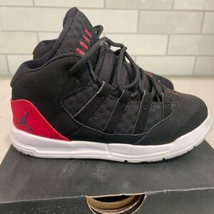 Jordan Max Aura 5 Black and Red Sneakers 10c